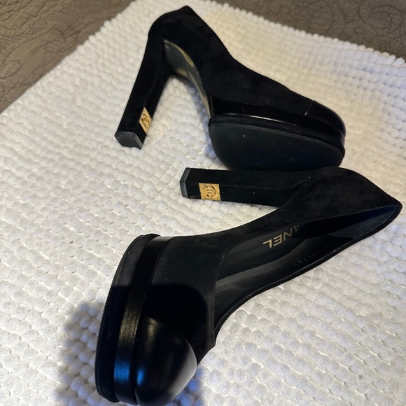 Brand new Chanel heels - Picture 3 of 3